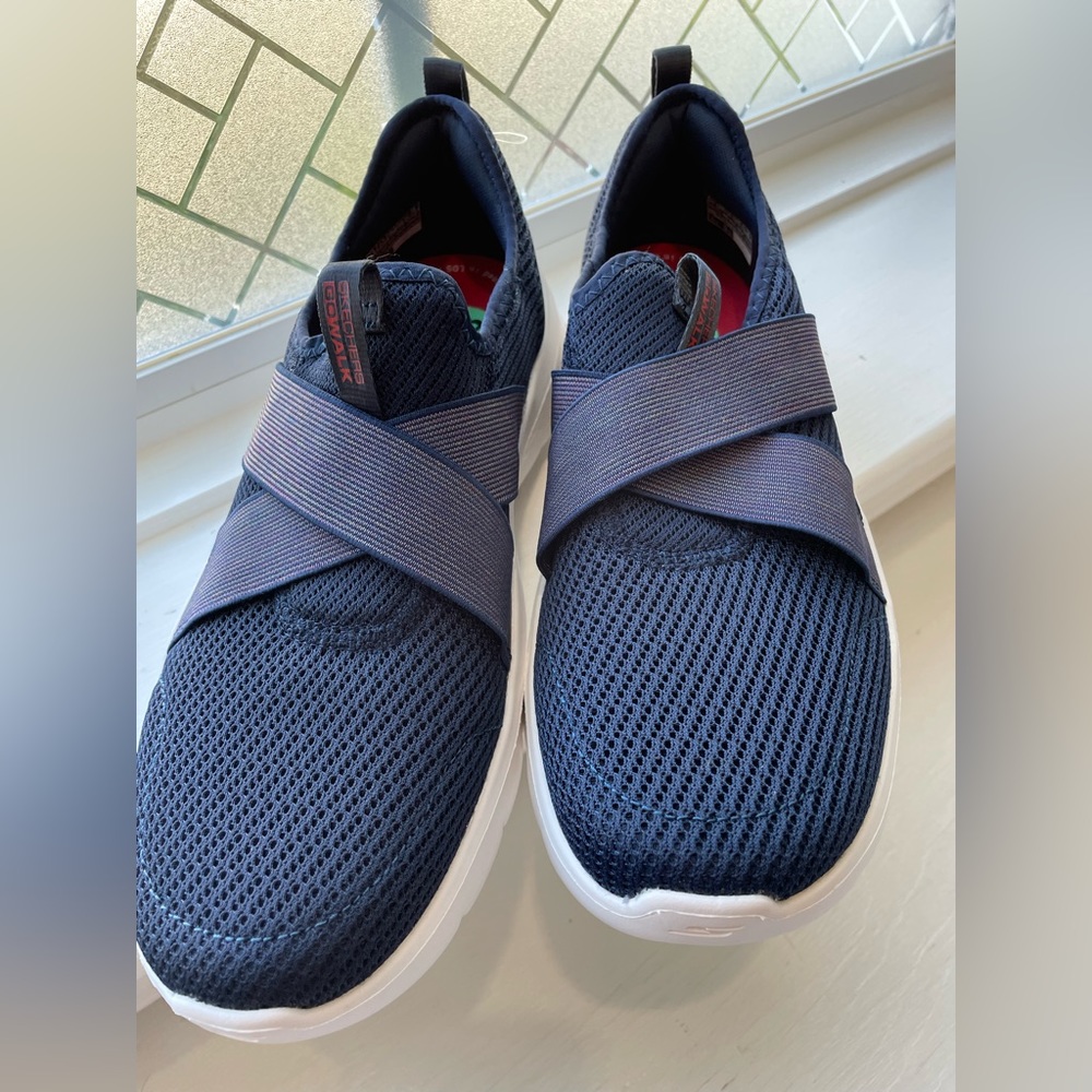 Women Slip On By Skechers jn Size 8.5